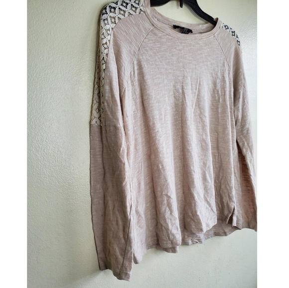 2/$7 Forever 21 Ivory Lace Detail Top - Picture 3 of 4
